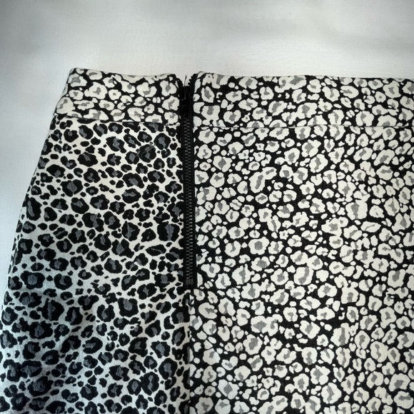 Anne Taylor Animal Print Skirt | Size 8 - Picture 3 of 13